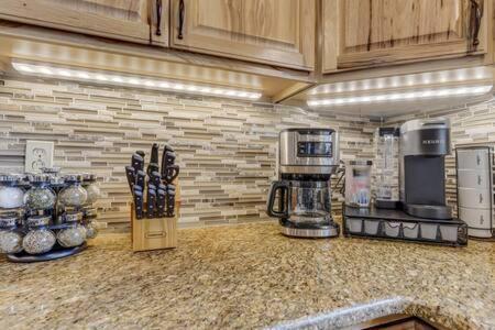 Cabin~Views~Heart Of Town~W&D~Fireplace~Kitchen Woodland Park Exteriör bild