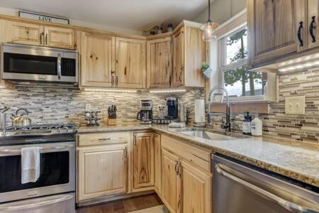 Cabin~Views~Heart Of Town~W&D~Fireplace~Kitchen Woodland Park Exteriör bild